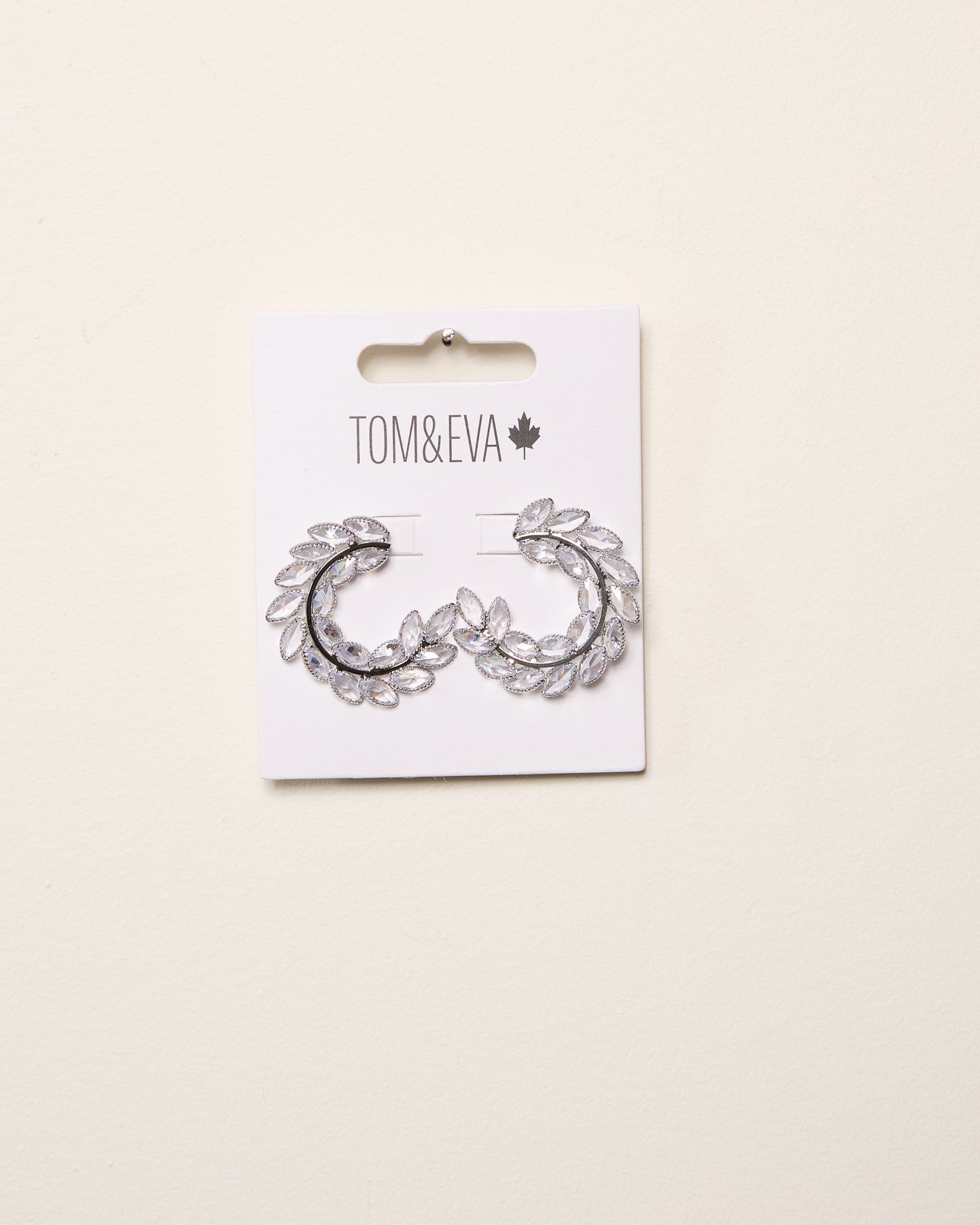 Boucles d’oreilles demi-cercle en vigne à écailles avec strass et goutte argentées