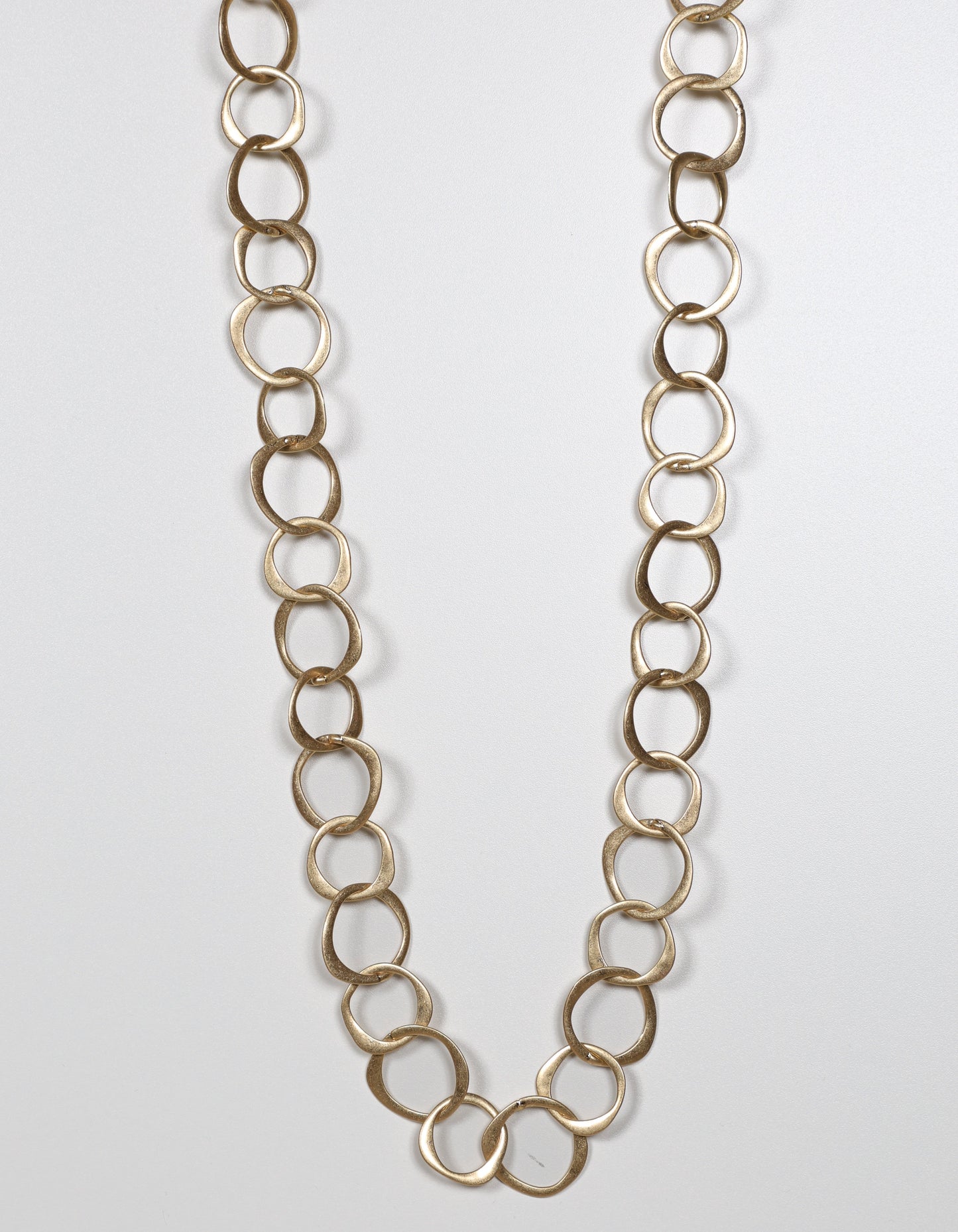 Interlocking Abstract Circle Necklace – Gold