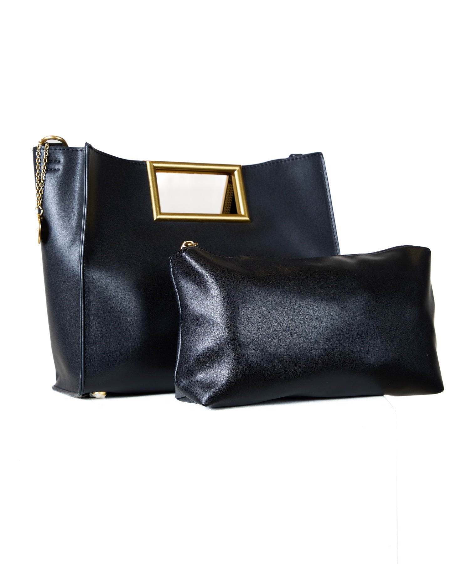 Sac en cuir noir avec poignée dorée et bandoulière amovible