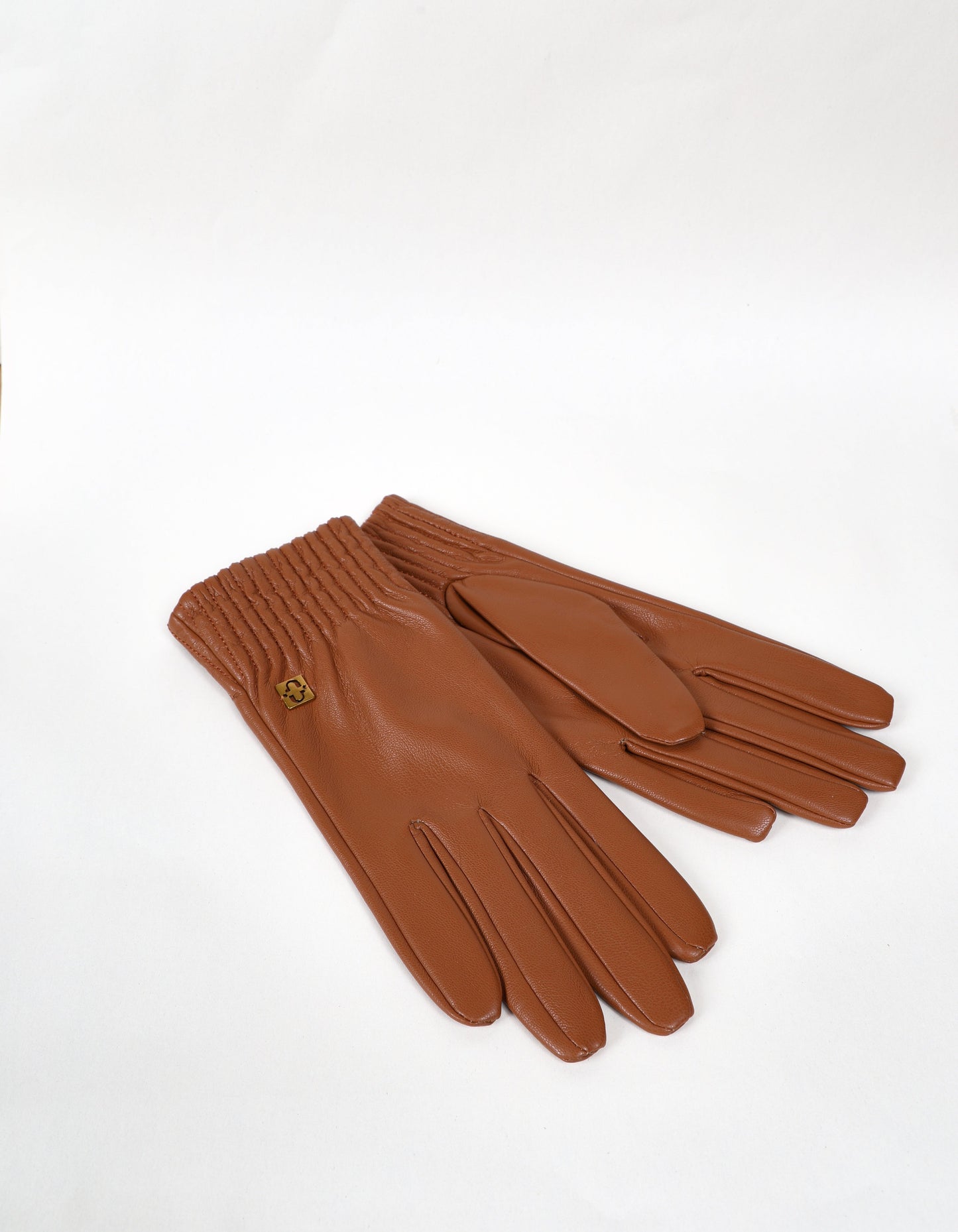 Elegant Gloves with Gold Detail in Camel