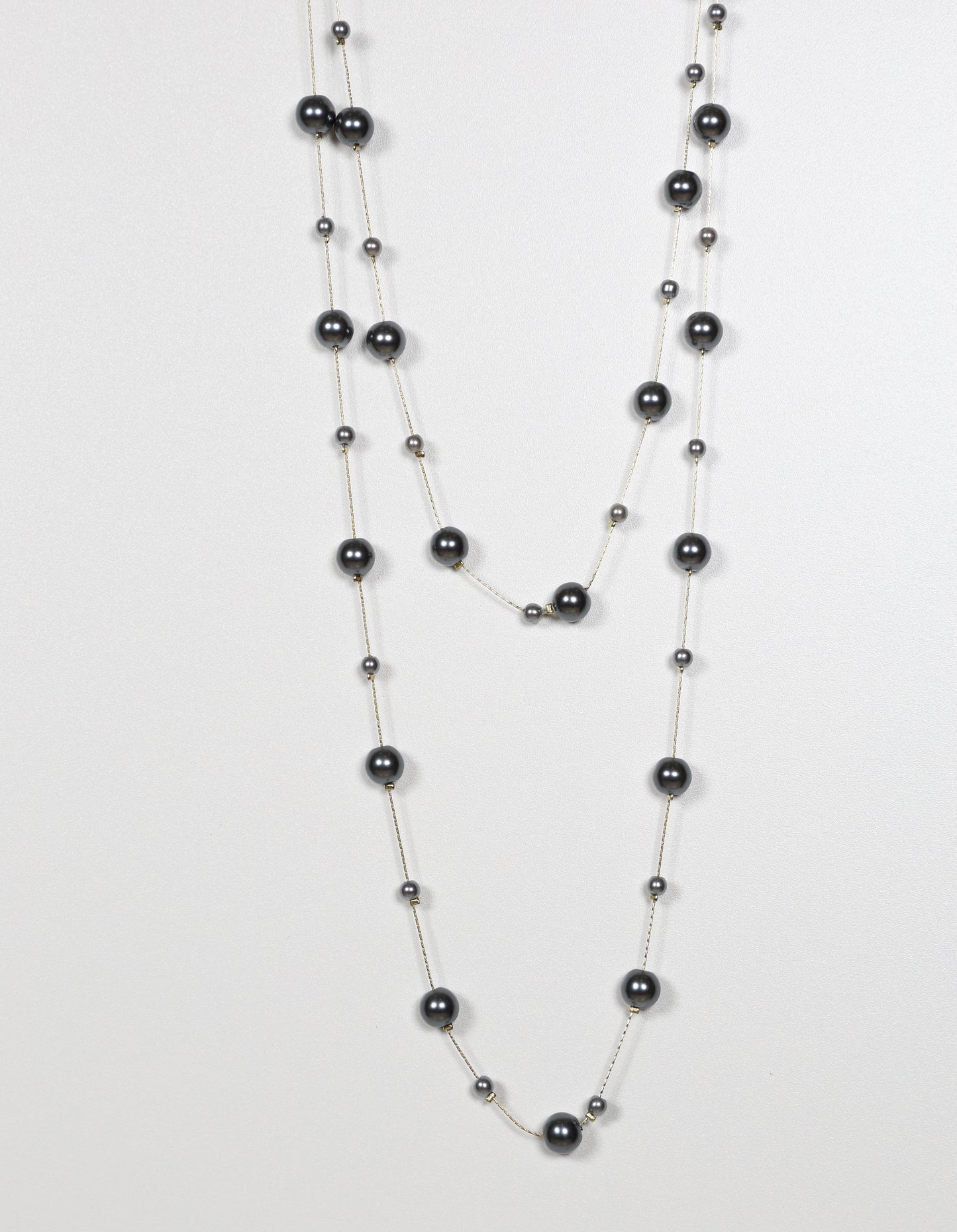 Chain Necklace with Mixed Large and Small Pearls in Dark Grey