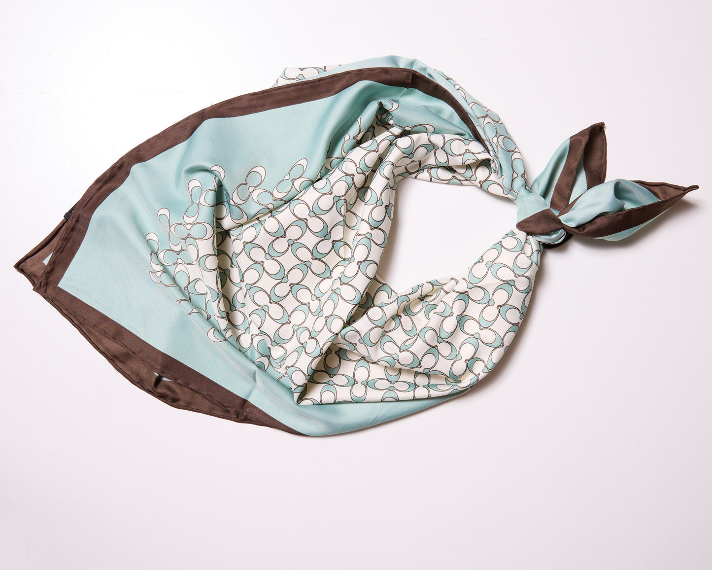 Écharpe décorative carrée bleue imprimée double C