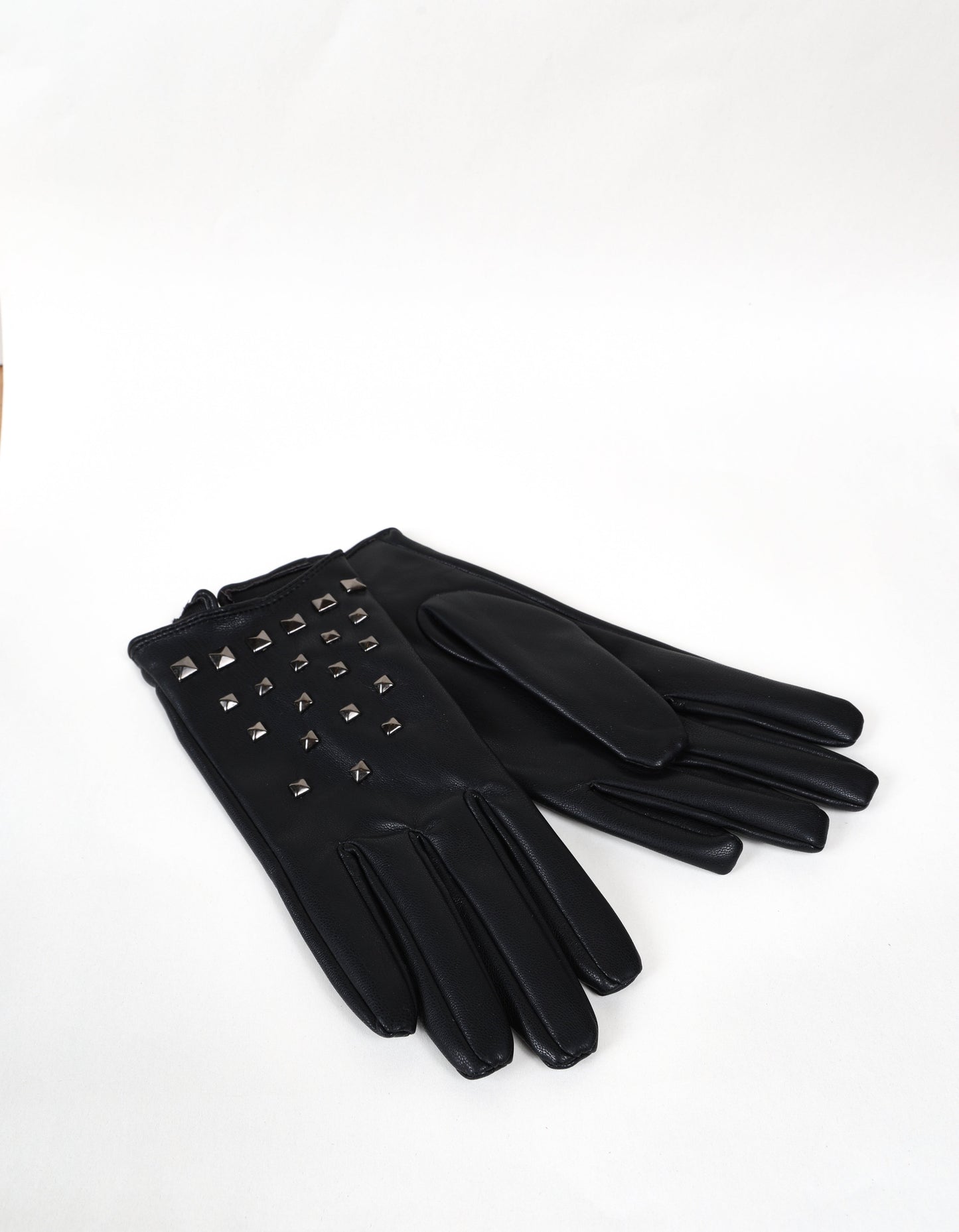 Gants chics noirs à clous argentés