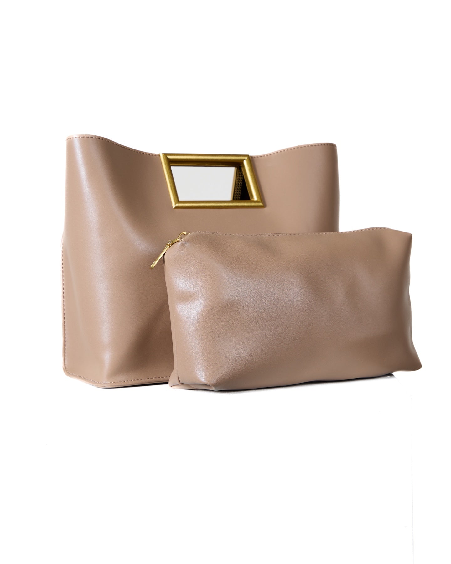 Sac en cuir taupe avec poignée dorée et bandoulière amovible