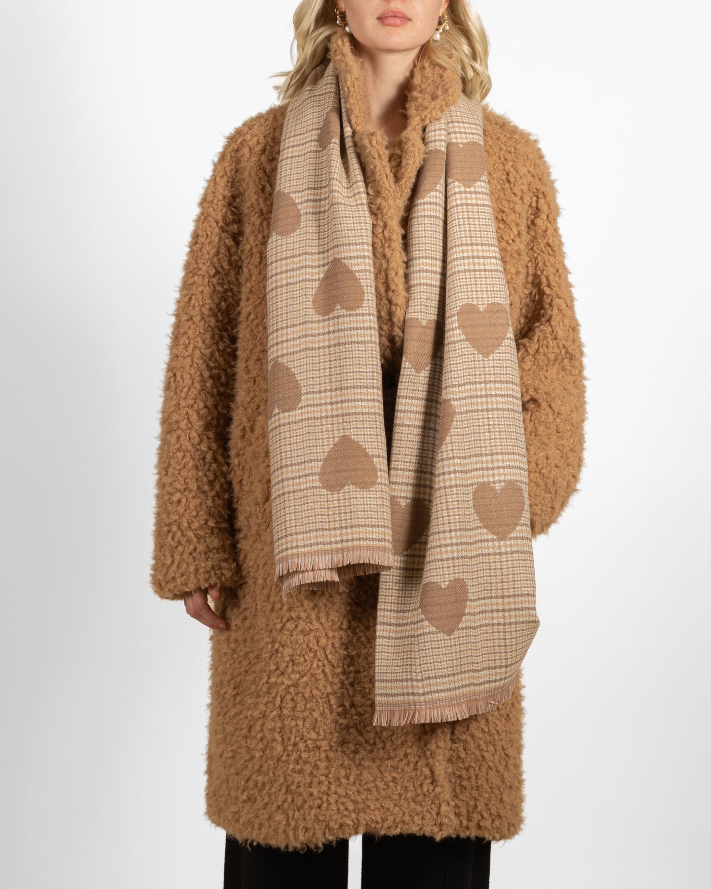 Reversible Heart-Patterned Plaid Scarf in Beige and Camel Khaki Combo