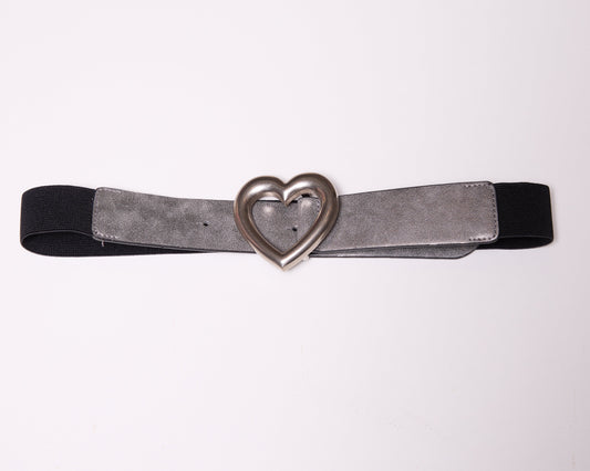 Ceinture à boucle argentée en forme de cœur
