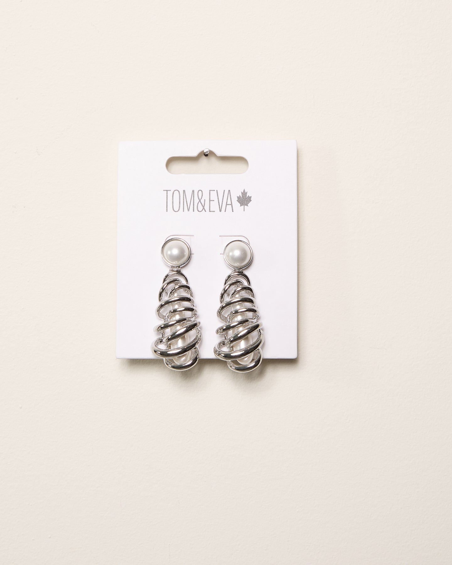 Boucles d’oreilles pendantes perlées enroulées argentées