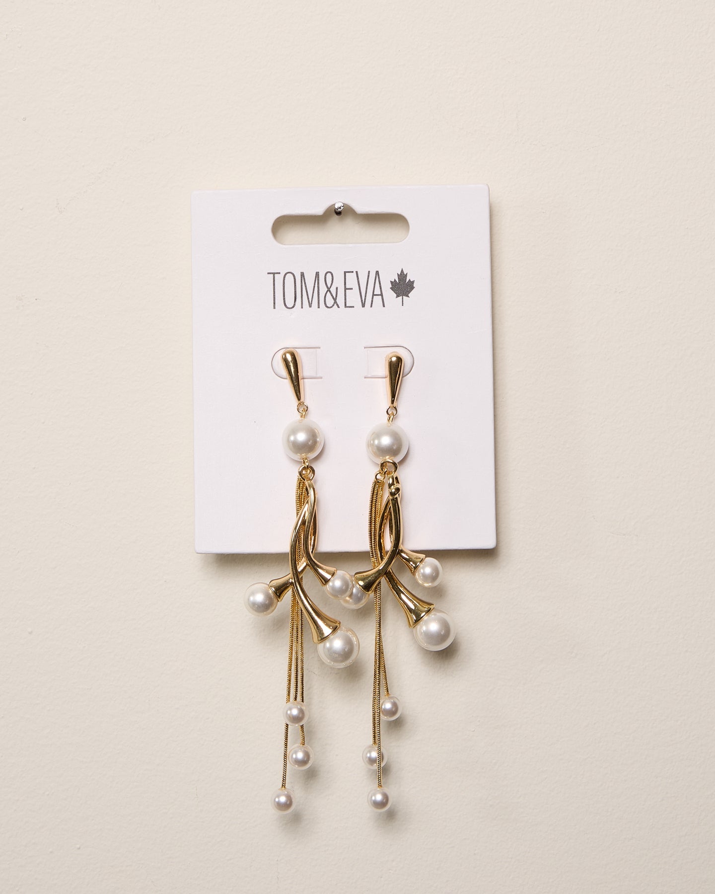 Boucles d’oreilles pendantes avec perle au bas dorées