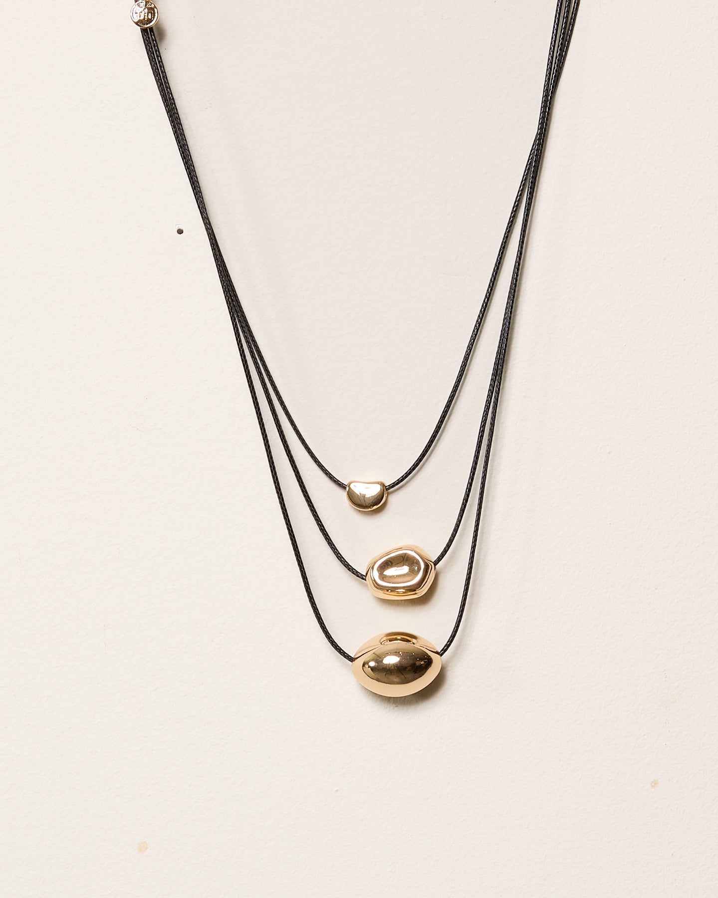 Collier pendentif triple pierre dorée