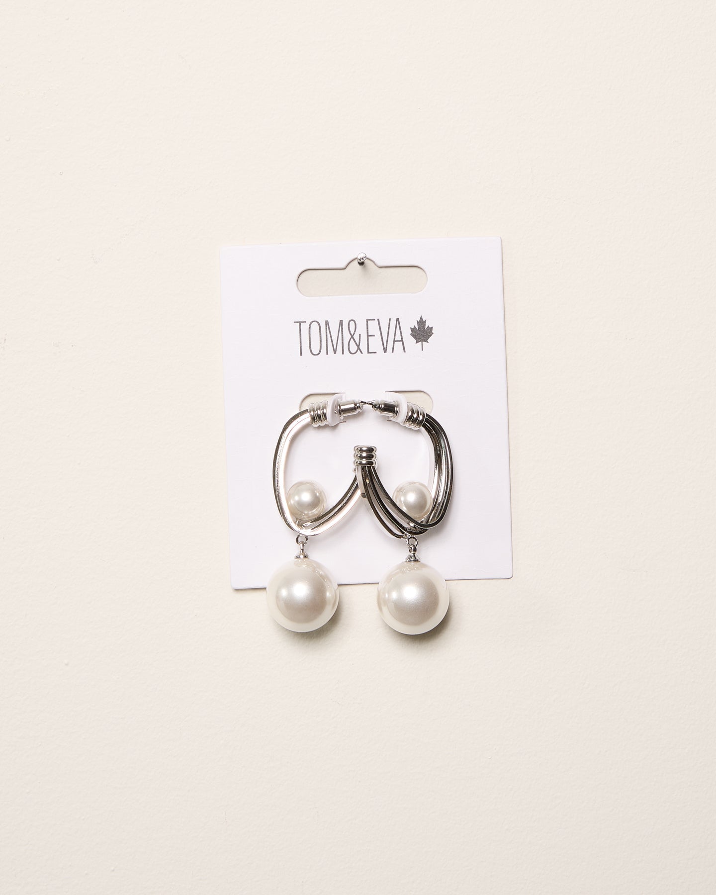 Boucles d’oreilles demi-créoles futuristes avec perles argentées