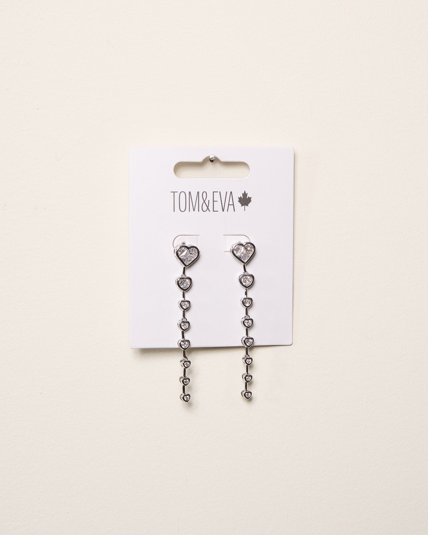 Boucles d’oreilles pendantes en chaîne avec pierres cœur de formes multiples argentées