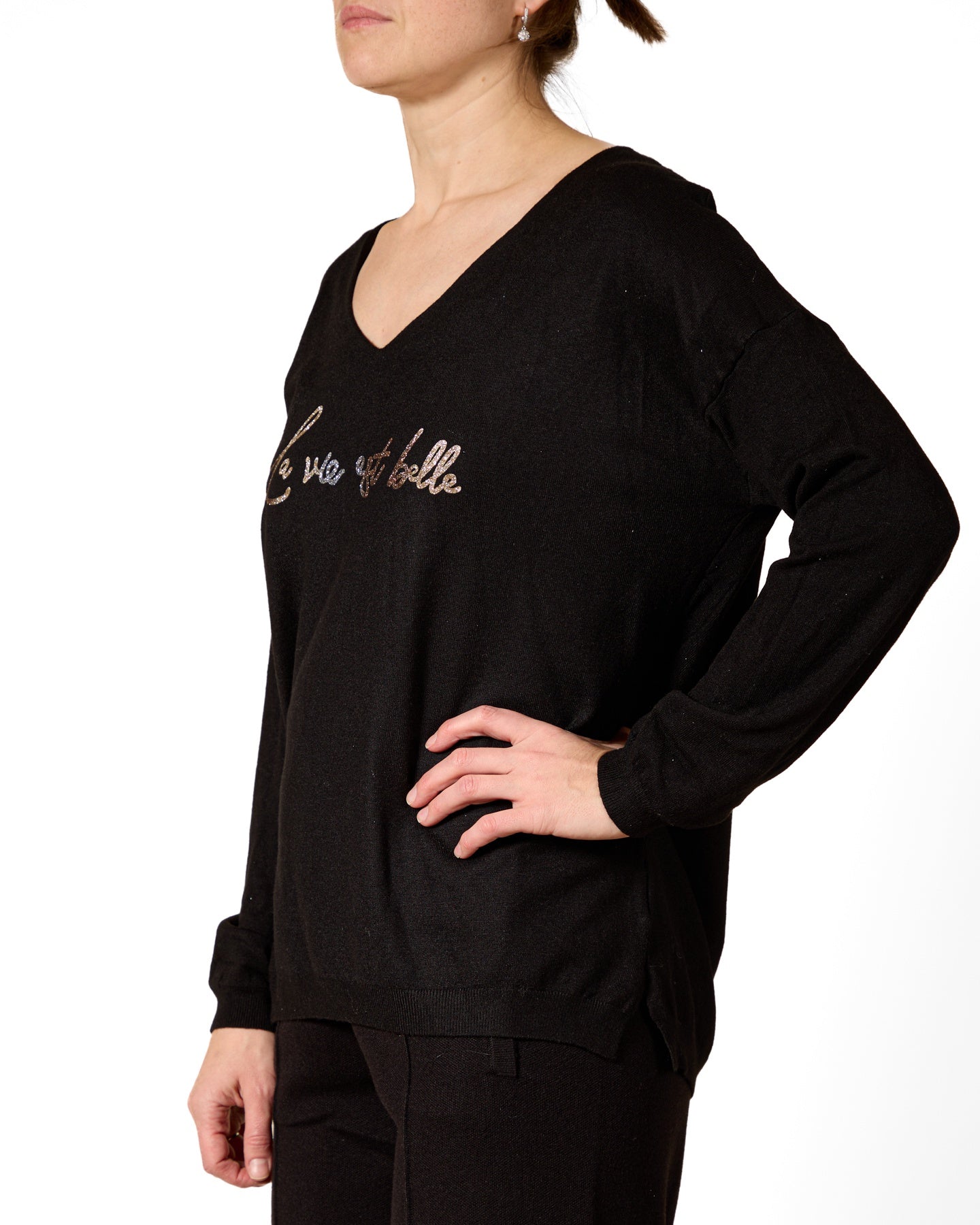 Ebony V-Neck "LA VIE ET BELLE" Pullover