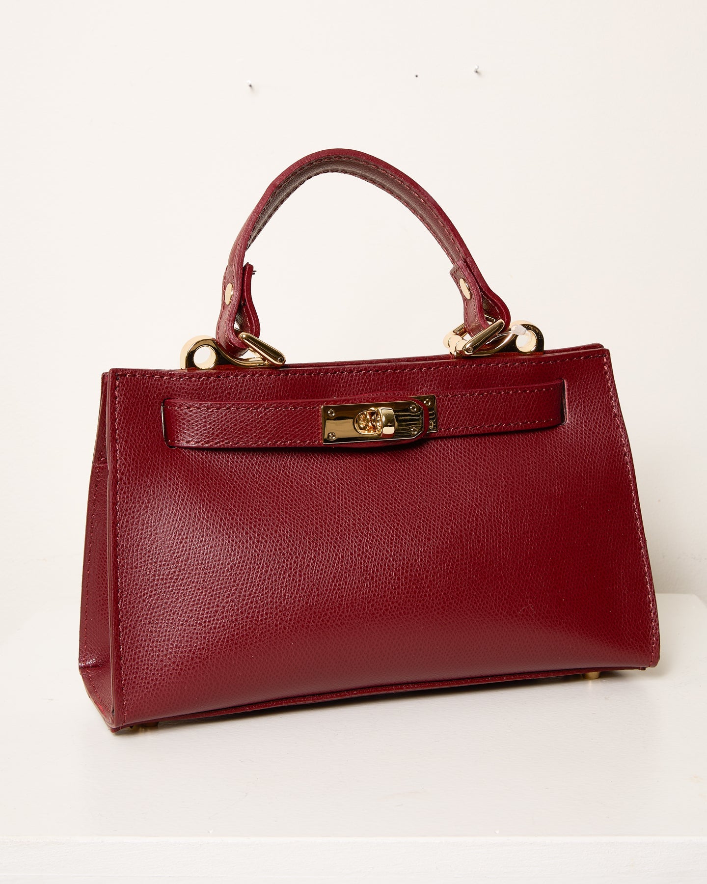 Sac à Main en Cuir Bourgogne avec Quincaillerie Dorée