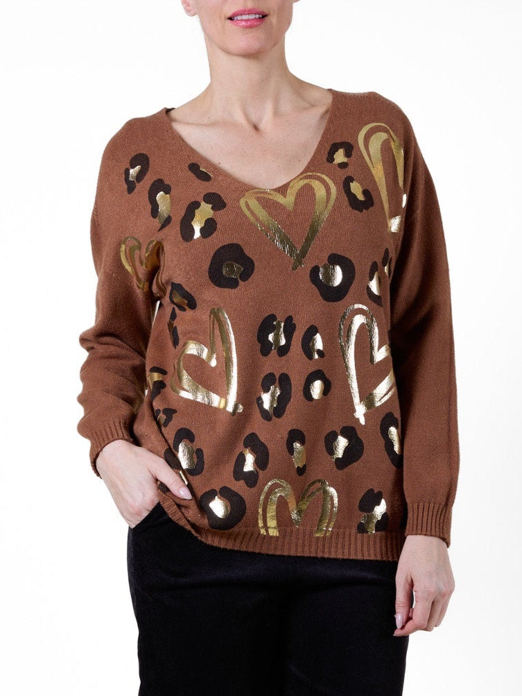 Chandail cognac à encolure en V avec motif double cœur animalier, manches longues
