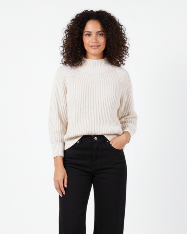 Chandail beige à col montant avec taille multi point tombant