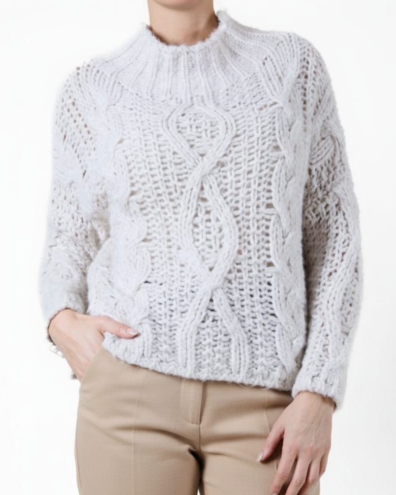 Chandail ivoire à col montant, torsades et épaules tombantes