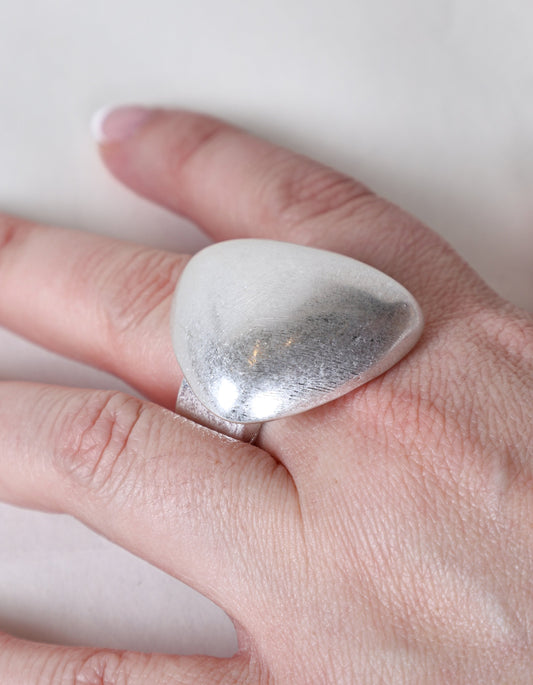 Bague sculpturale audacieuse en argent