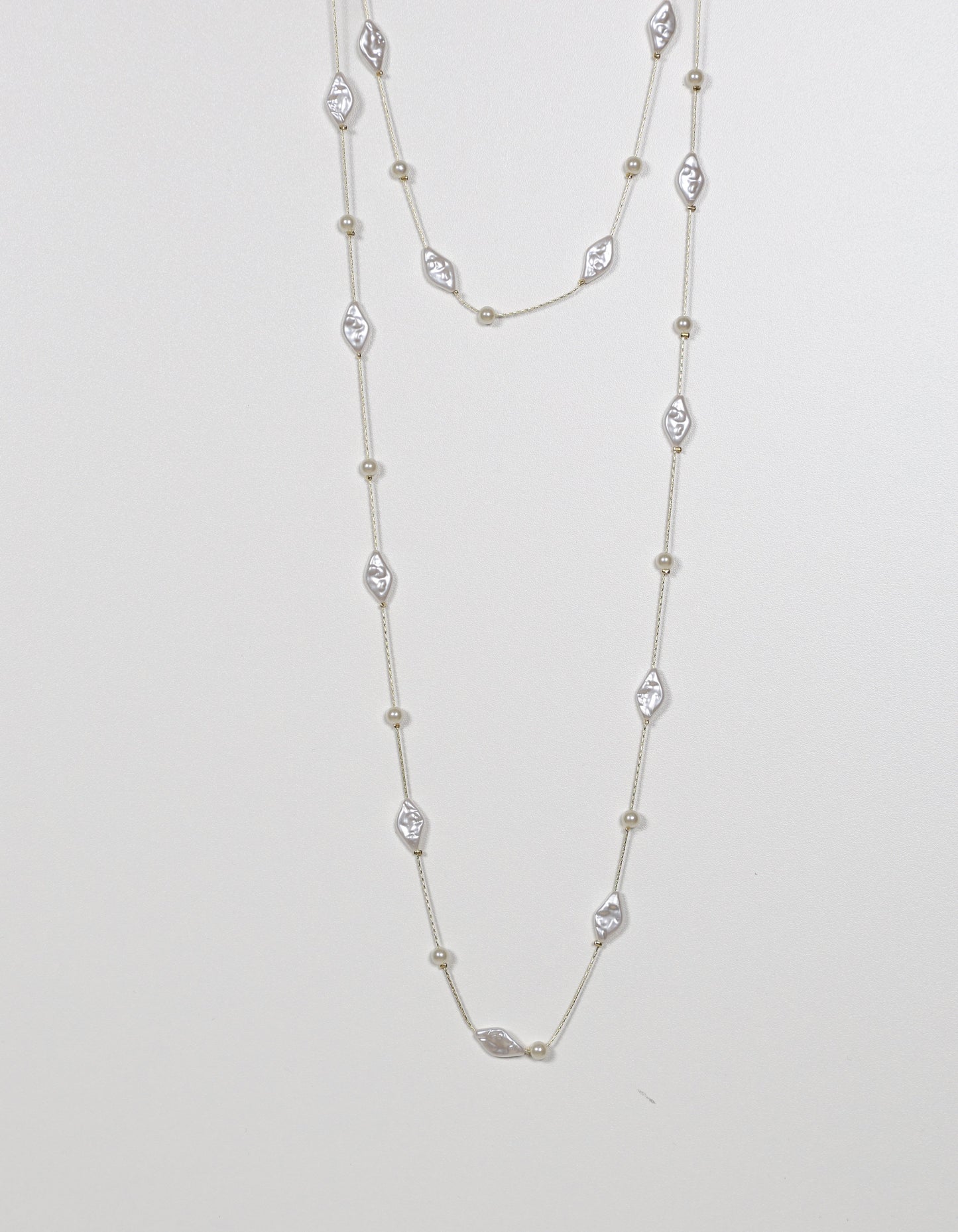 Chain Necklace with Pearls and Geometric Diamond-Shaped Details