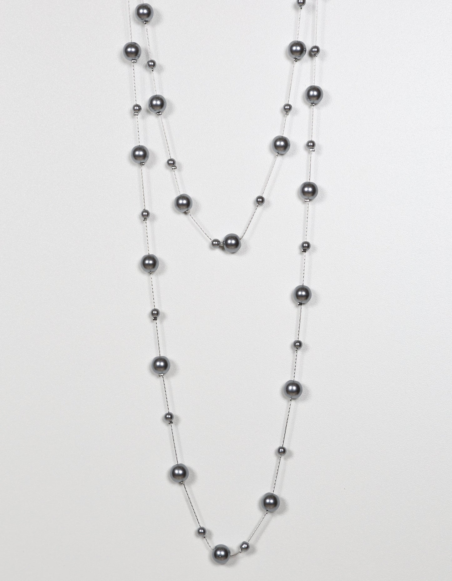 Chain Necklace with Mixed Large and Small Pearls in Light Grey