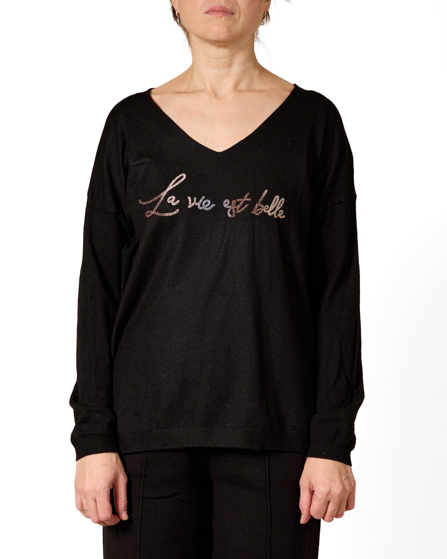 Ebony V-Neck "LA VIE ET BELLE" Pullover