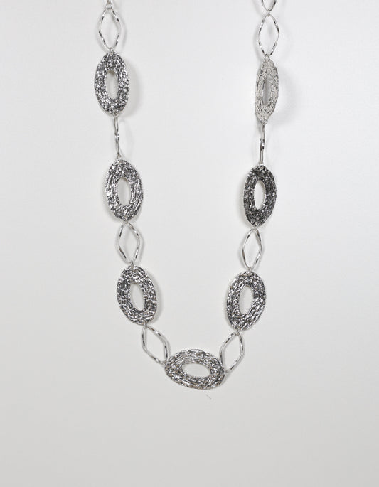 Collier en argent avec cercles ovales brossés alternés