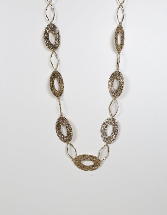 Collier en or avec cercles ovales brossés alternés
